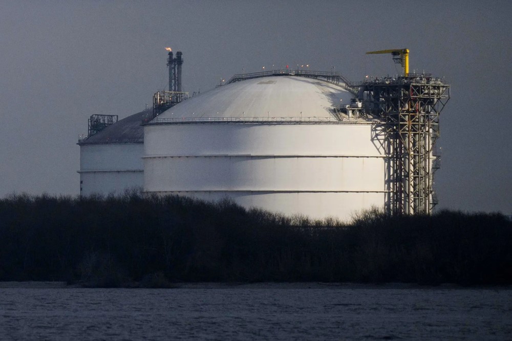 Châu Á tăng tốc mua khí đốt Mỹ để né đòn thuế của ông Trump - ảnh 1