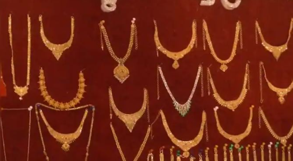 Tìm thấy ‘kho báu ngầm’ gần 15kg vàng dưới lòng giếng, khơi mào vụ cướp ngân hàng tinh vi - ảnh 2