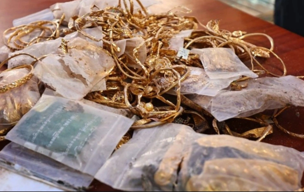 Tìm thấy 'kho báu' 20kg vàng dưới đống đổ nát của tòa chung cư bị sập - ảnh 1