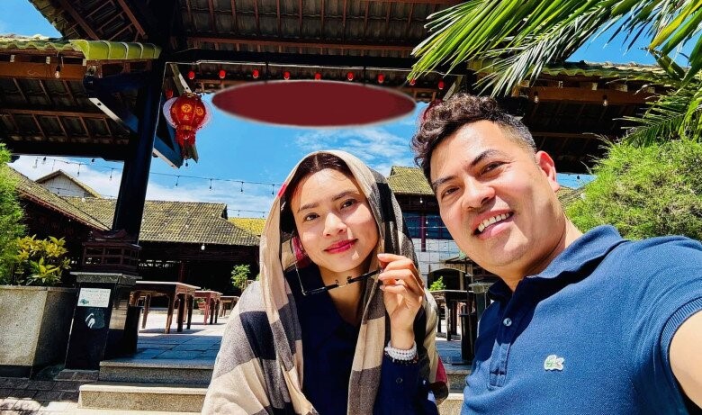 Ca sĩ là nữ NSND trẻ nhất Việt Nam từng 2 lần đổ vỡ, giờ viên mãn bên bạn đời mới, vi vu du lịch sau lễ ăn hỏi - ảnh 2