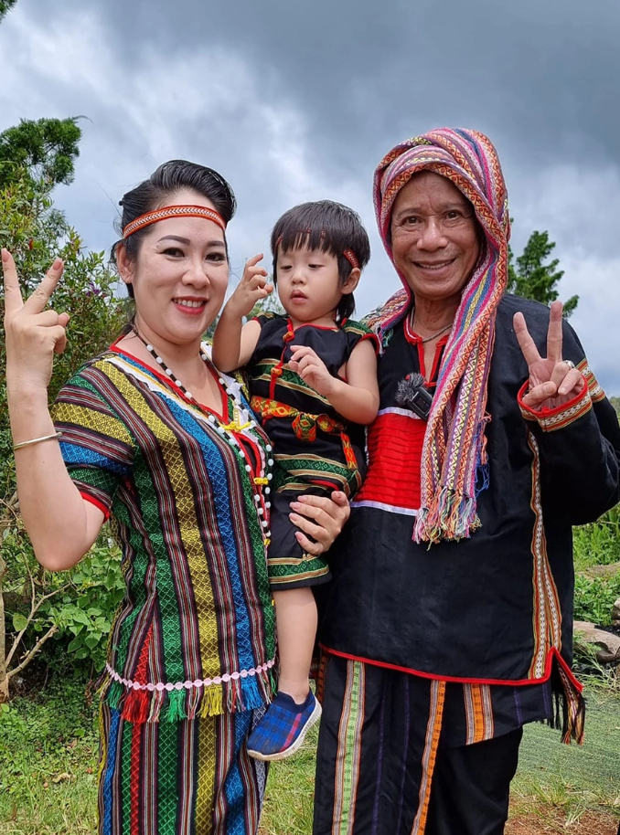 Danh hài bị đồn ‘xách’ 500 cây vàng qua Mỹ: U75 viên mãn bên vợ kém 29 tuổi, bán cơm tấm nuôi con nhỏ - ảnh 6