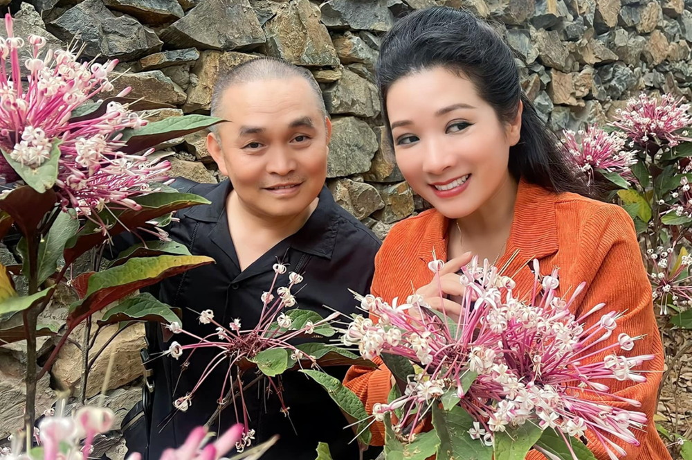 Nữ nghệ sĩ bị nhầm là vợ ‘Vua hài đất Bắc’, nhan sắc tuổi 56 trẻ đẹp, ở nhà vườn rộng hàng nghìn m2 ngoại thành Hà Nội - ảnh 2