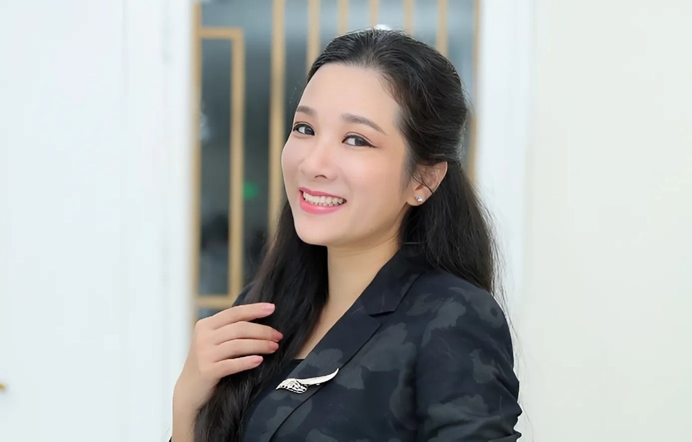 Nữ nghệ sĩ bị nhầm là vợ ‘Vua hài đất Bắc’, nhan sắc tuổi 56 trẻ đẹp, ở nhà vườn rộng hàng nghìn m2 ngoại thành Hà Nội - ảnh 1