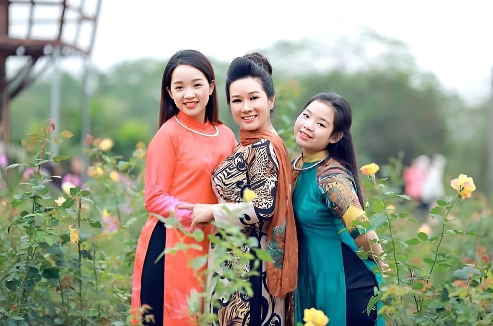 Nữ nghệ sĩ bị nhầm là vợ ‘Vua hài đất Bắc’, nhan sắc tuổi 56 trẻ đẹp, ở nhà vườn rộng hàng nghìn m2 ngoại thành Hà Nội - ảnh 9