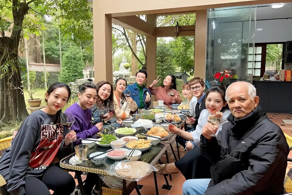 Nữ nghệ sĩ bị nhầm là vợ ‘Vua hài đất Bắc’, nhan sắc tuổi 56 trẻ đẹp, ở nhà vườn rộng hàng nghìn m2 ngoại thành Hà Nội - ảnh 6