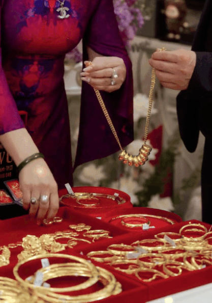 Nữ đại gia 2 con ‘săn’ chồng trẻ kém 6 tuổi, rước dâu bằng siêu xe trăm tỷ, hồi môn 500 cây vàng - ảnh 5