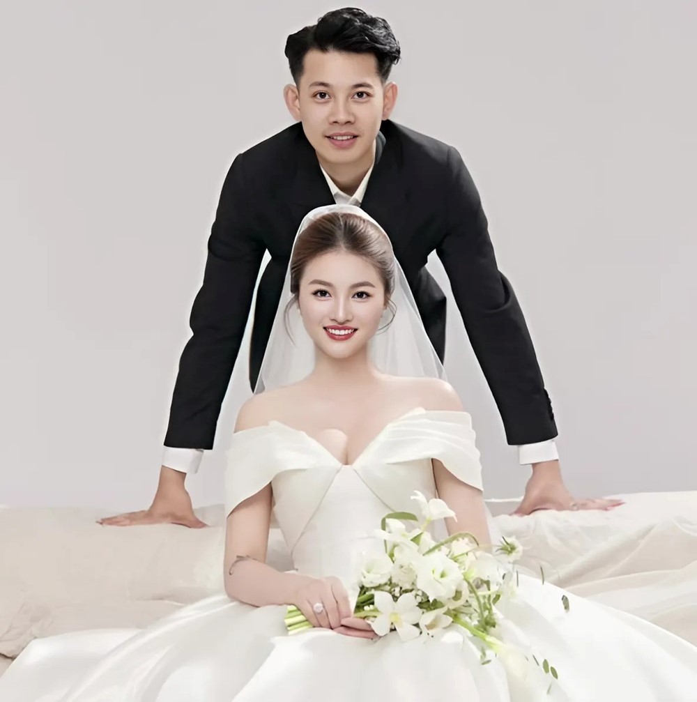 Nữ đại gia 2 con ‘săn’ chồng trẻ kém 6 tuổi, rước dâu bằng siêu xe trăm tỷ, hồi môn 500 cây vàng - ảnh 8