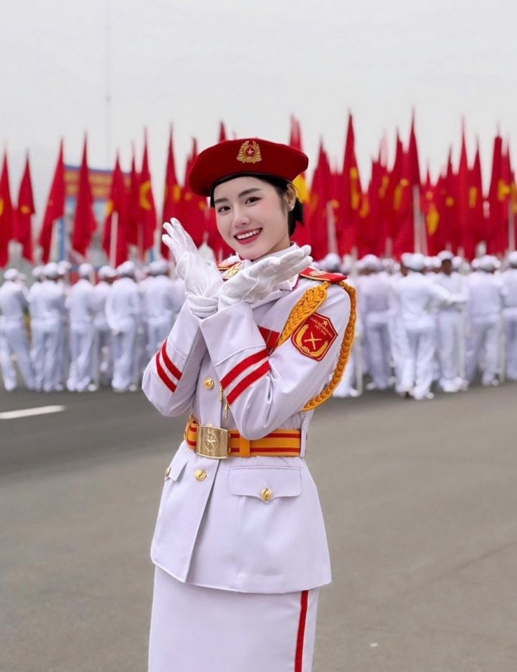 Nữ chiến sĩ SN 2000 gây bão MXH khi diễu binh: Là thành viên khối ‘hoa hậu’, có kinh nghiệm tại dịp mừng chiến thắng Điện Biên Phủ - ảnh 2