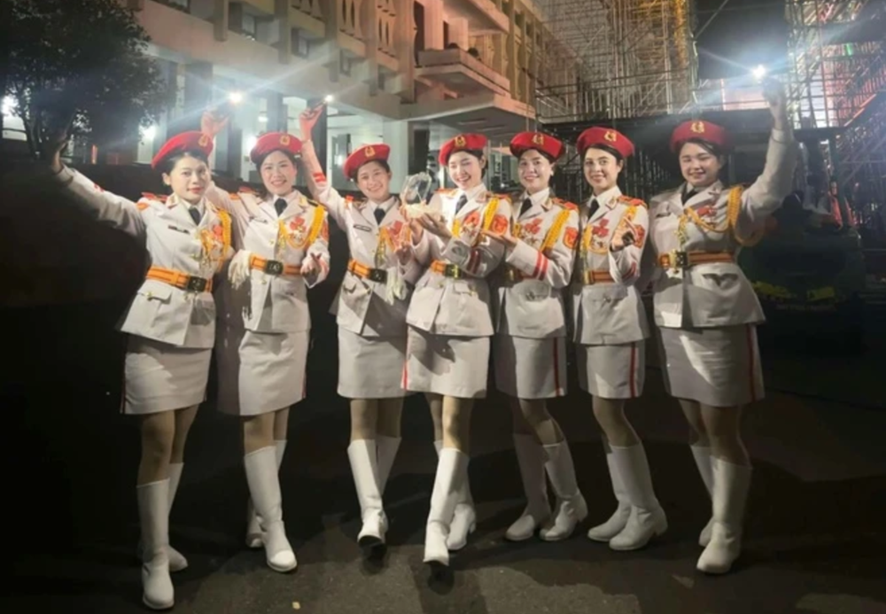 Nữ chiến sĩ SN 2000 gây bão MXH khi diễu binh: Là thành viên khối ‘hoa hậu’, có kinh nghiệm tại dịp mừng chiến thắng Điện Biên Phủ - ảnh 5