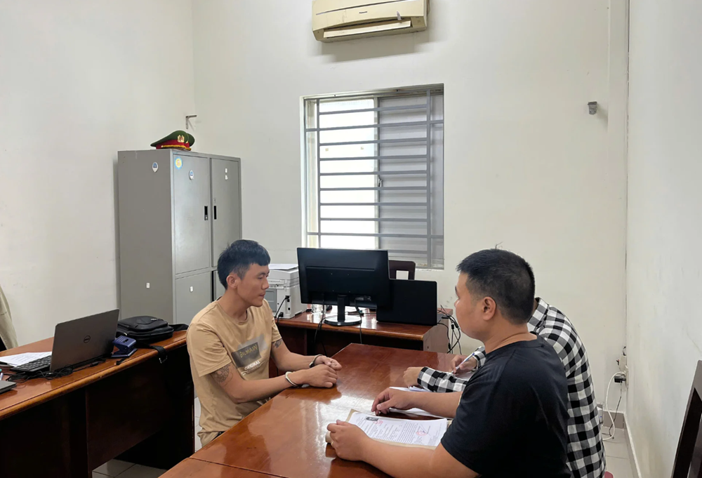 Bắt Huỳnh Duy Chiến, SN 1998 vì có ‘quan hệ đồng giới’ với bé trai 14 tuổi - ảnh 1