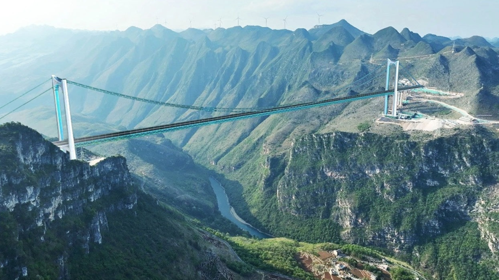 Sắp khánh thành cây cầu 625m cao nhất thế giới ở nước gần Việt Nam: Di chuyển qua hẻm núi chỉ trong 1 phút, là kỳ tích vượt ‘vết nứt Trái đất’ - ảnh 1