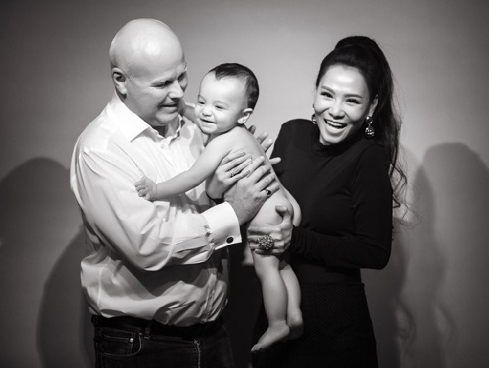 ‘Nữ hoàng nhạc dance’ Việt Nam cưới chồng Tây hơn 20 tuổi: Tuổi 48 giàu có, trẻ trung - ảnh 5