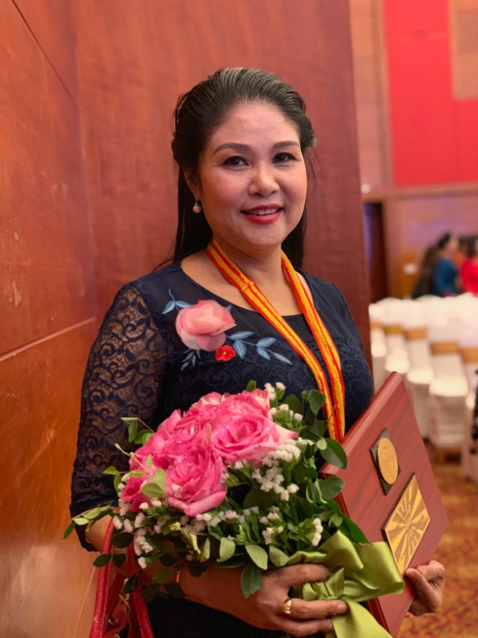 Nữ NSND nổi tiếng làng chèo miền Bắc, U60 nghỉ hưu vẫn làm giám đốc, được chồng trẻ yêu chiều dù không con chung - ảnh 3