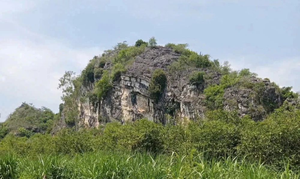 Phát lộ nhiều bộ ‘hài cốt’ trong một hàng đá ở Việt Nam, chính quyền lập tức vào cuộc - ảnh 1