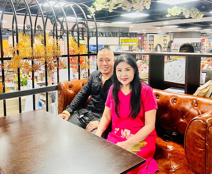 Nữ NSND nổi tiếng làng chèo miền Bắc, U60 nghỉ hưu vẫn làm giám đốc, được chồng trẻ yêu chiều dù không con chung - ảnh 5