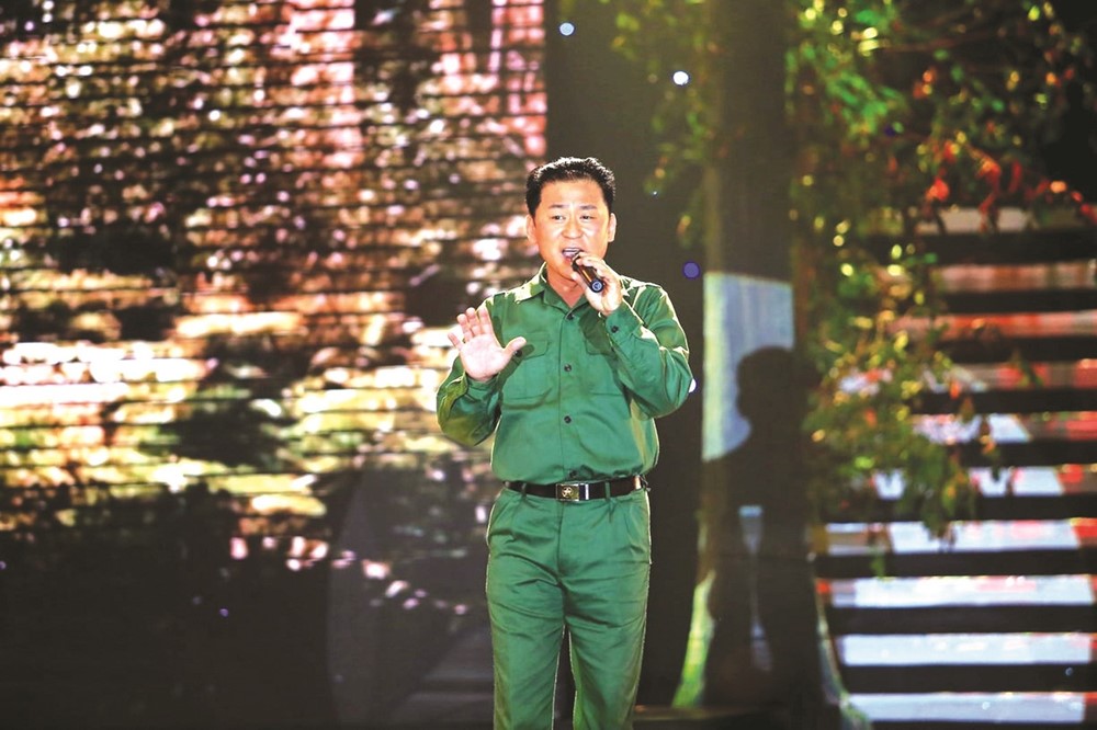 Nam NSND nổi tiếng hát mở màn Đại lễ 30/4 là ‘trùm’ nhạc cách mạng dân tộc Việt: Thầy giáo mẫu mực của nhiều tên tuổi lớn, tuổi 65 hạnh phúc bên vợ gắn bó từ thuở sinh viên - ảnh 2