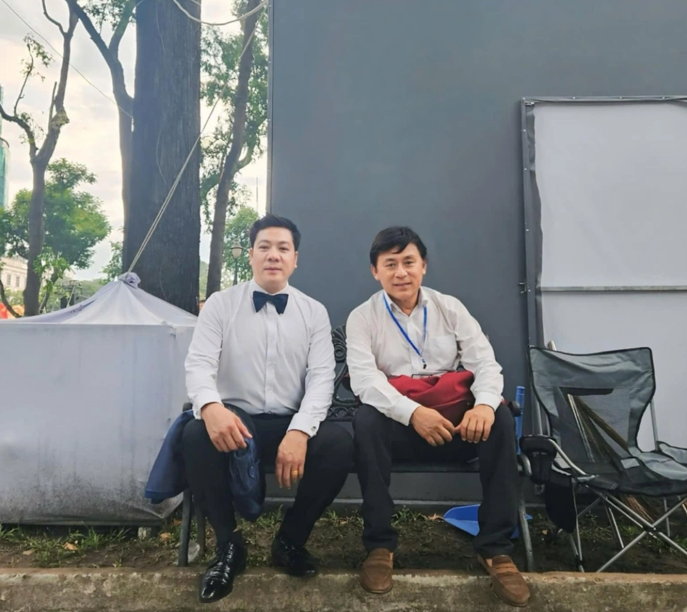 Nam NSND nổi tiếng hát mở màn Đại lễ 30/4 là ‘trùm’ nhạc cách mạng dân tộc Việt: Thầy giáo mẫu mực của nhiều tên tuổi lớn, tuổi 65 hạnh phúc bên vợ gắn bó từ thuở sinh viên - ảnh 4