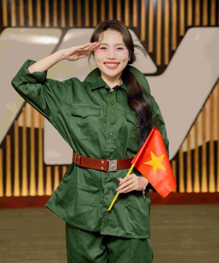 Hai đại diện trẻ hát vang khúc ca ‘Mùa xuân trên TP. Hồ Chí Minh’ trong Đại lễ 30/4: Người được mệnh danh là ‘cô bé dân ca’, người là quán quân Rap Việt - ảnh 4