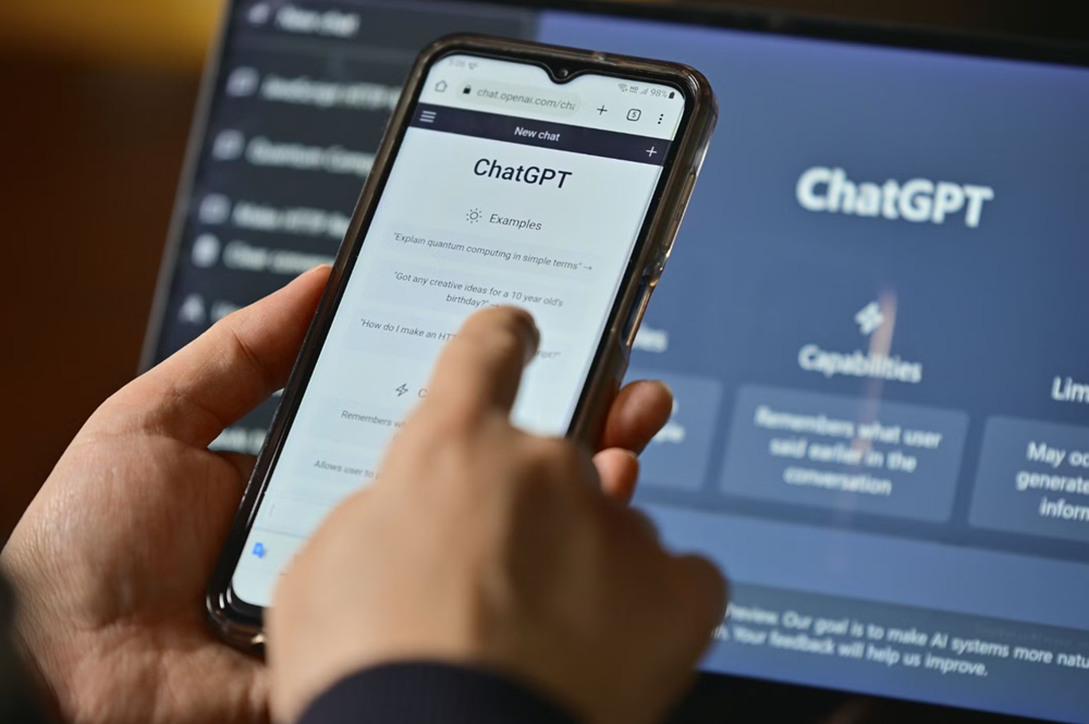 ChatGPT ‘quá nịnh hót’, OpenAI lên tiếng hứa sửa gấp - ảnh 1