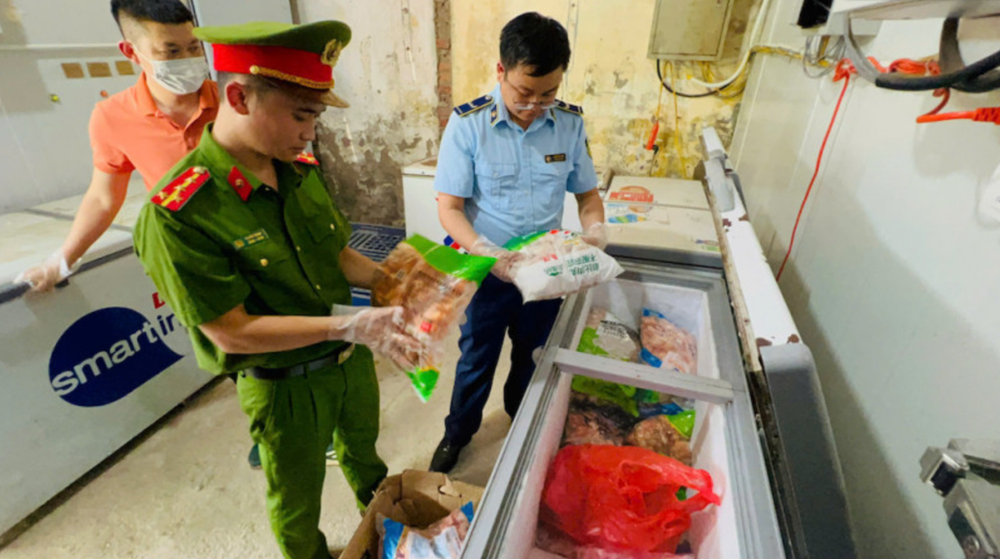 Công an phát hiện hàng chục tấn nội tạng bốc mùi chuẩn bị ‘lên bàn ăn’ ở Hà Nội - ảnh 5