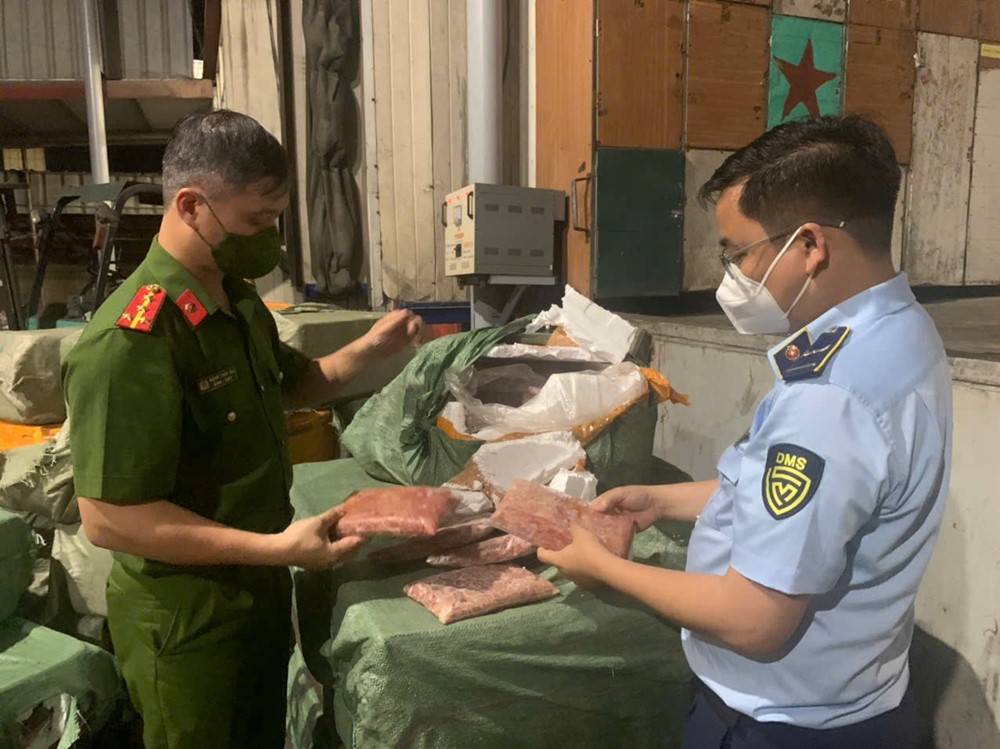 Công an phát hiện hàng chục tấn nội tạng bốc mùi chuẩn bị ‘lên bàn ăn’ ở Hà Nội - ảnh 1