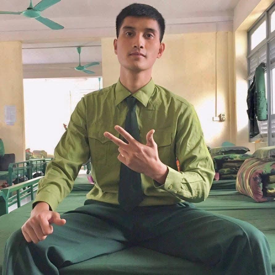 Nam quân nhân Việt gây ‘bão’ MXH với khoảnh khắc bắt tay Tổng thống Nga Putin: Là Khối trưởng điển trai, hiện đang công tác tại Trường Lục quân 1 - ảnh 5