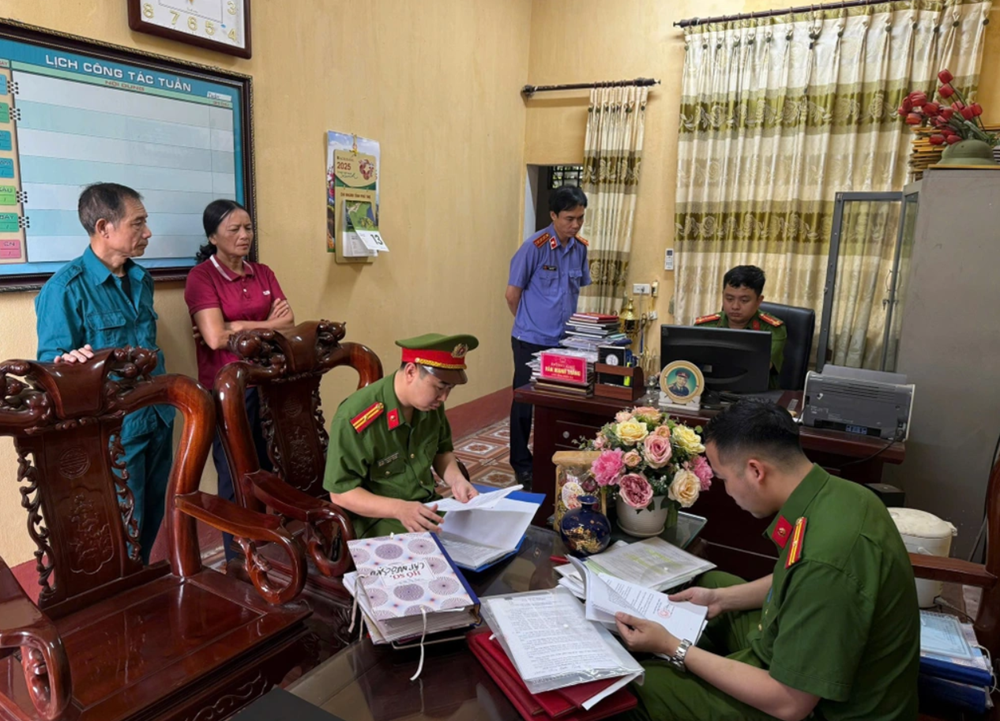 Bắt khẩn cấp chủ tịch xã Văn Mạnh Thắng - ảnh 2