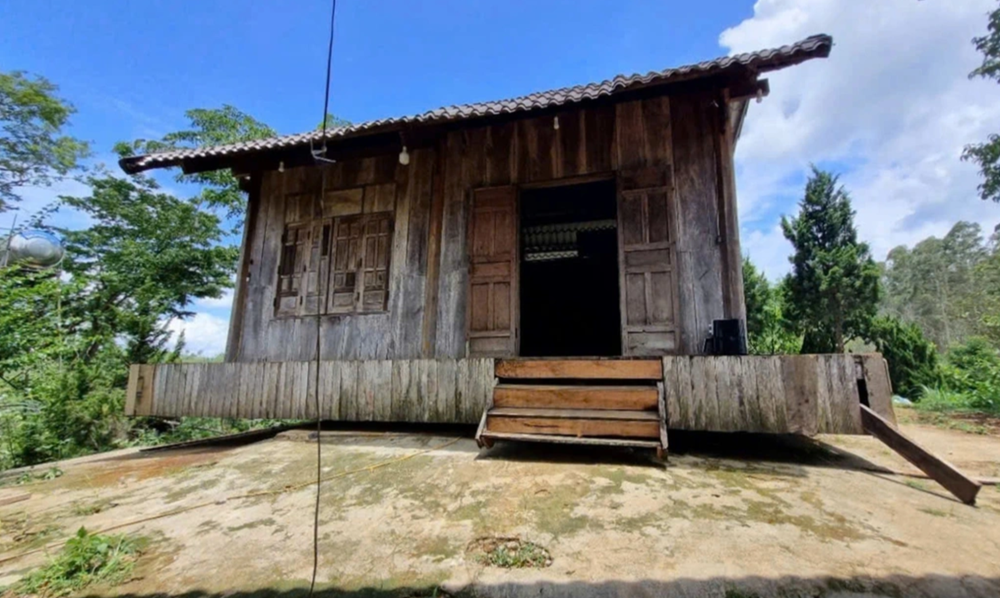 Căn nhà gỗ hiếm hoi ở Việt Nam biết tự xoay để tránh nắng mưa, được lão nông Đắk Lắk chi 400 triệu đồng xây dựng - ảnh 1