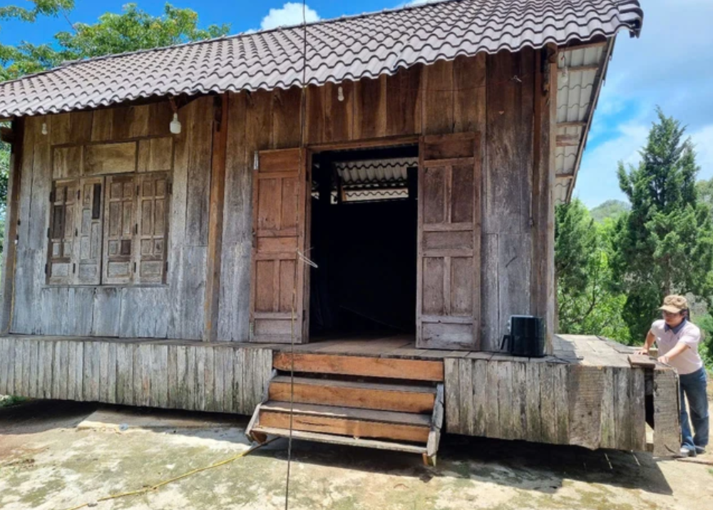 Căn nhà gỗ hiếm hoi ở Việt Nam biết tự xoay để tránh nắng mưa, được lão nông Đắk Lắk chi 400 triệu đồng xây dựng - ảnh 3