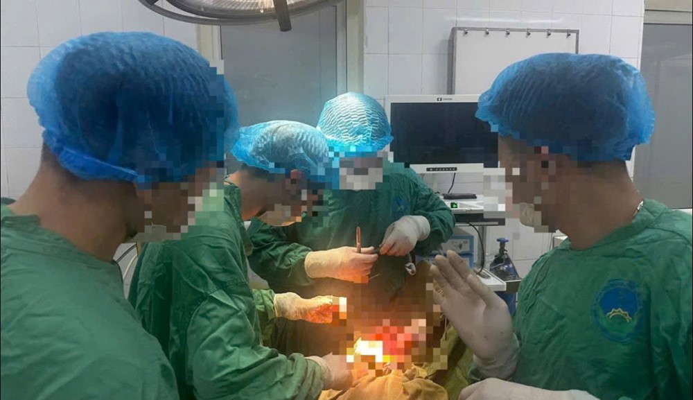 Khống chế, bắt L.Đ.T. vào trường học sát hại vợ - ảnh 2