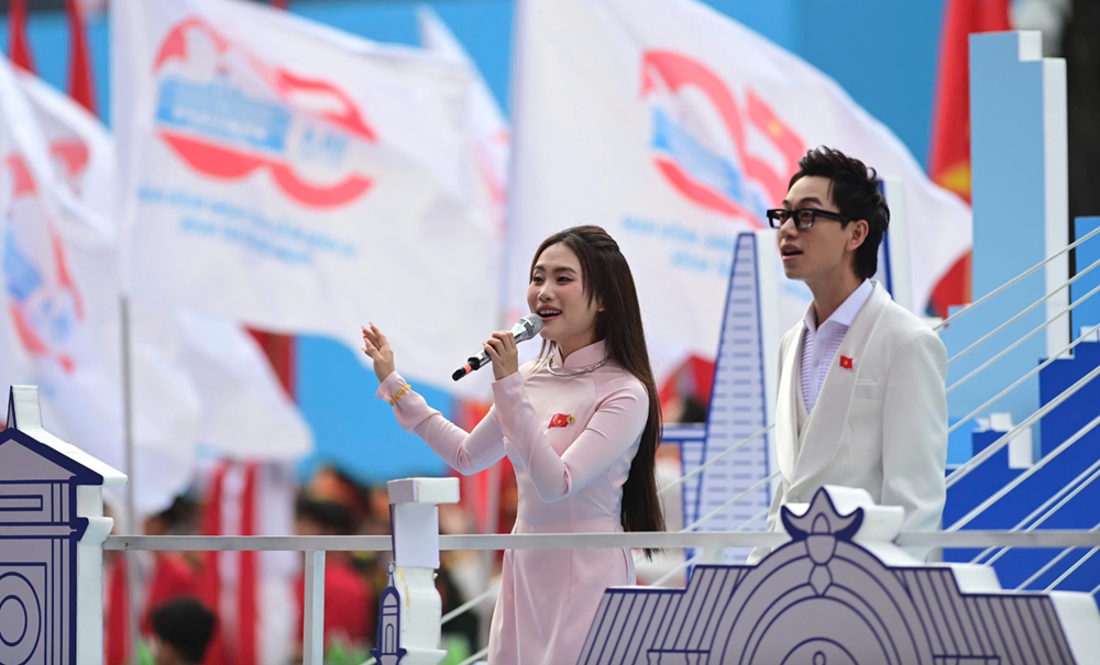 Ca sĩ trẻ hát mở màn đại lễ 30/4 vừa được Thủ tướng giao nhiệm vụ quan trọng - ảnh 3