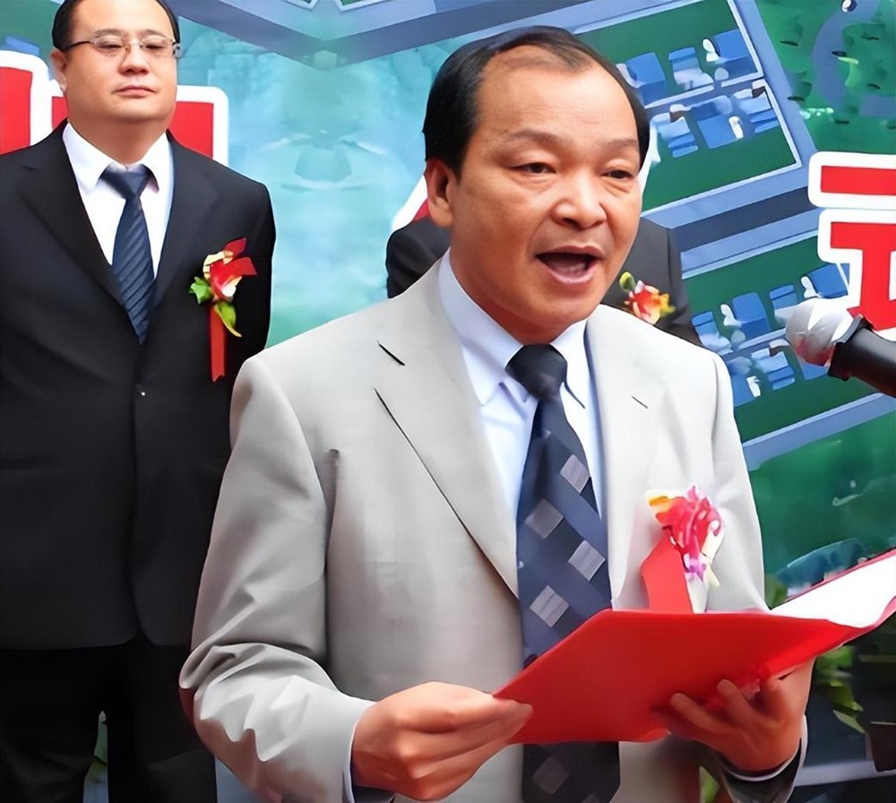 Cha vung nghìn tỷ đánh bạc, con đốt 3 tỷ đồng cho 1 bữa ăn: Cuộc sống xa hoa khó tin của ‘vua đất hiếm’ trước khi đế chế sụp đổ chỉ sau 1 đêm - ảnh 1