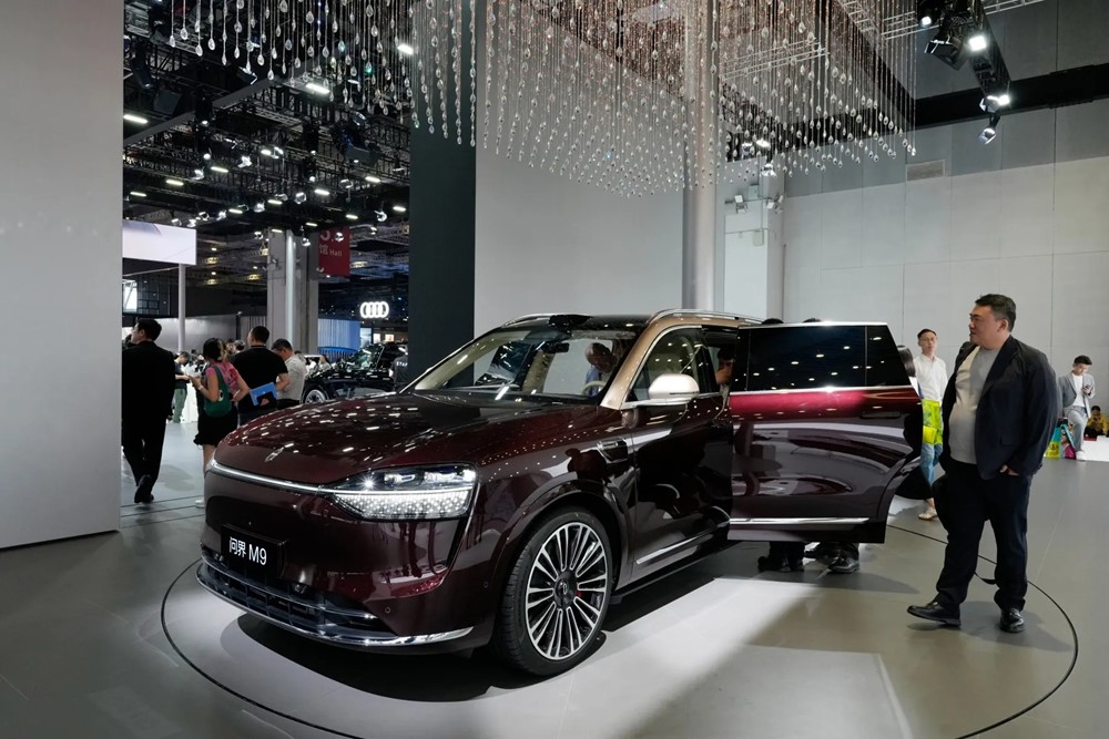 Đánh bại BMW, đối tác của Huawei bất ngờ trở thành thương hiệu xe sang bán chạy nhất thị trường tỷ dân  - ảnh 1