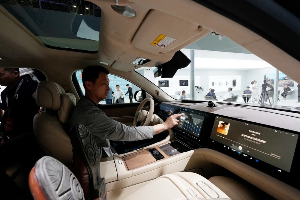 Đánh bại BMW, đối tác của Huawei bất ngờ trở thành thương hiệu xe sang bán chạy nhất thị trường tỷ dân  - ảnh 2