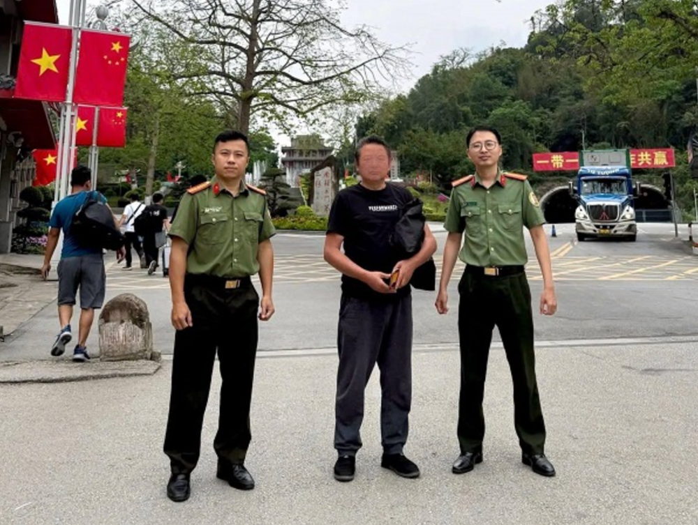 Trục xuất nhà sư ‘rởm’ nhập cảnh Việt Nam hành nghề khất thực - ảnh 1