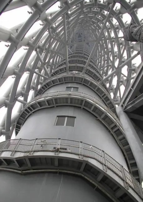 Tòa tháp truyền hình 'chọc trời' cao thứ 2 thế giới, sở hữu loạt kỷ lục khó xô đổ - ảnh 3