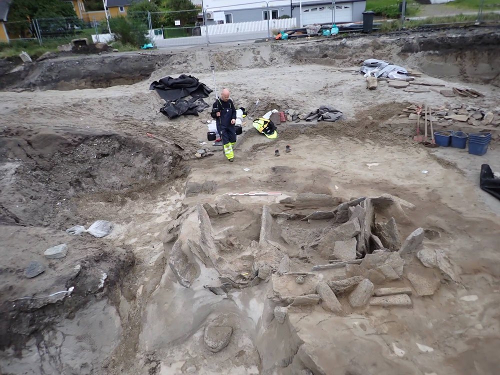 Đào đất thi công khách sạn, phát hiện hầm mộ cổ 4.000 năm tuổi: Nhóm khảo cổ lập tức khai quật, hé lộ bí mật khiến thế giới ngỡ ngàng  - ảnh 1