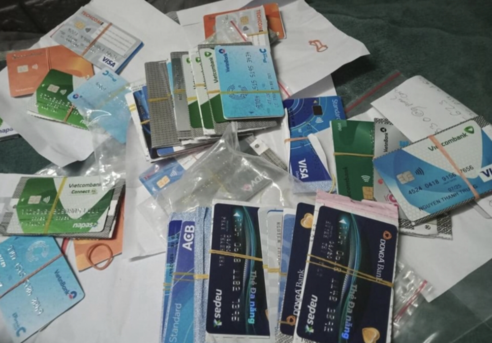 Mua bán trái phép 31 tài khoản ngân hàng: Công an bắt Trần Đức Tân sinh năm 1990 - ảnh 1