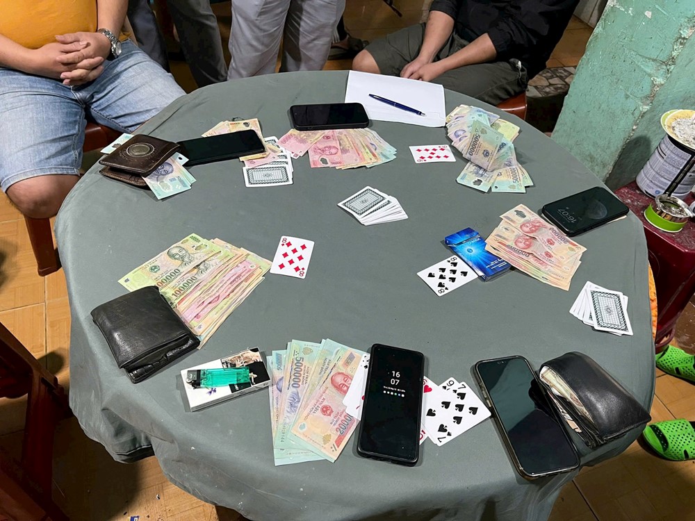 Tước danh hiệu một cán bộ Công an phường - ảnh 1