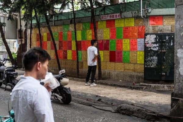 Chiến tranh thương mại chưa ngã ngũ, người trẻ Trung Quốc đã thất nghiệp hàng loạt - ảnh 1