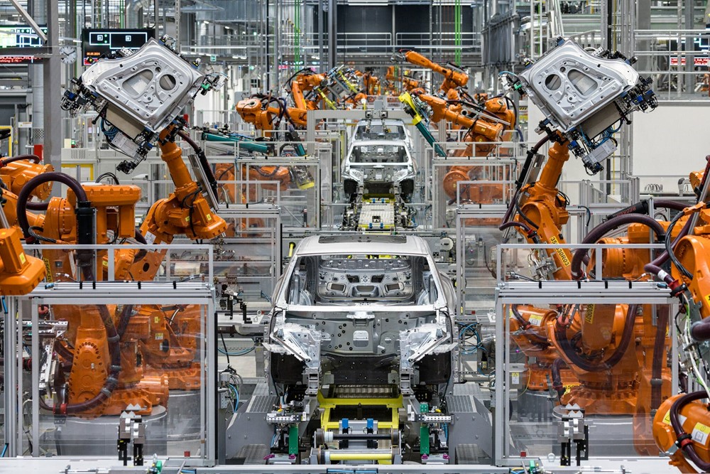 Trung Quốc, thuế quan Mỹ và cú trượt xe điện: 3 'mũi giáp công' khiến biểu tượng xe hơi nước Đức lao đao - ảnh 1