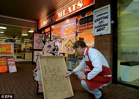 100.000 con lợn bị tiêu hủy vì phát hiện nhiễm dioxin gấp 80 lần ngưỡng cho phép: Cuộc khủng hoảng nhấn chìm ngành thịt lợn châu Âu 17 năm trước - ảnh 1