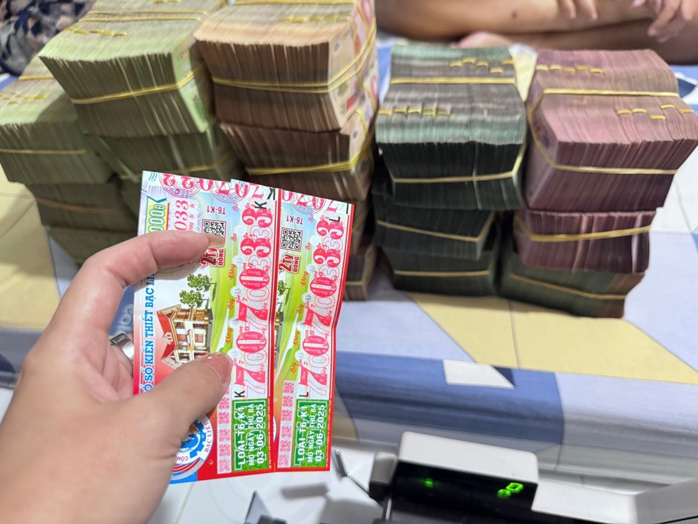 Mua dãy vé số 707033 từ chị Kiều Nguyên, hai người phụ nữ nghèo ở Vĩnh Long trúng độc đắc 6 tỷ  - ảnh 4