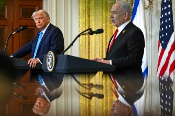 Nóng: Israel tuyên bố sẵn sàng tấn công Iran, ông Trump khuyến cáo công dân Mỹ rời Trung Đông - ảnh 1