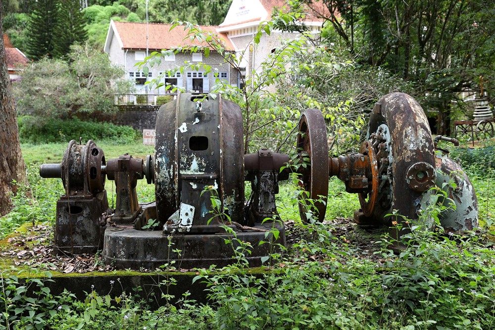 Đào đường hầm xuyên núi xây nhà máy thủy điện đầu tiên ở Việt Nam, lối kiến trúc tựa như biệt thự nghỉ dưỡng: Nay là kỳ quan hút khách trên cao nguyên - ảnh 4