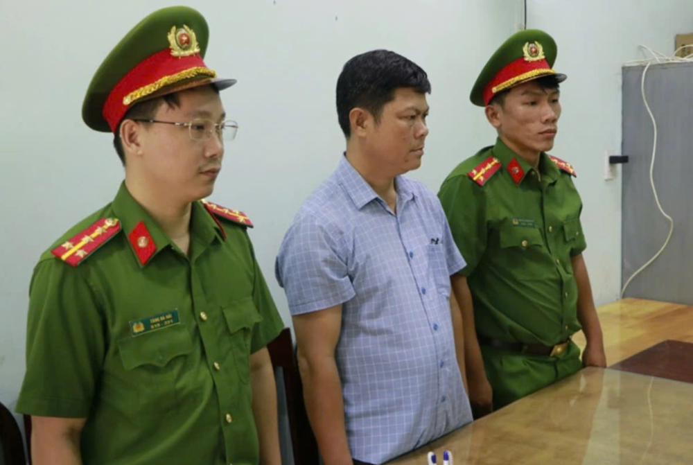 Khởi tố, bắt tạm giam một nguyên Chánh Văn phòng HĐND huyện - ảnh 1