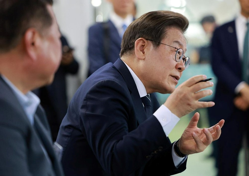 Tân Tổng thống biến mạng xã hội thành phòng họp báo - ảnh 1