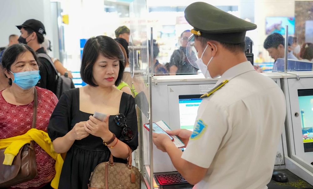 Cách làm thủ tục bay trong 1 phút với Face ID, không cần giấy tờ: Người dân lưu ý - ảnh 2