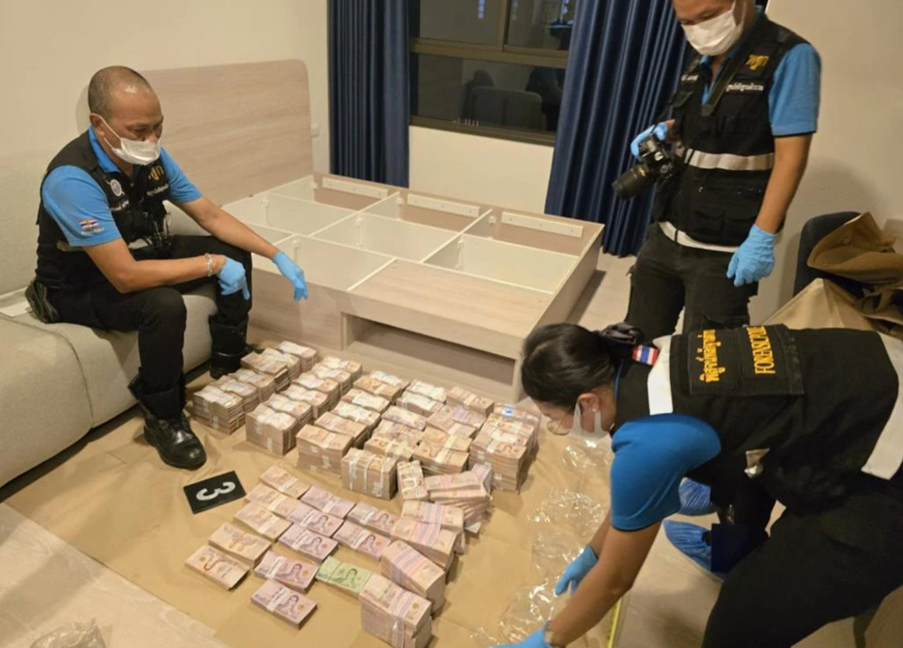 Khám xét, tịch thu hơn 31 tỷ tiền mặt giấu dưới gầm giường một căn chung cư - ảnh 1