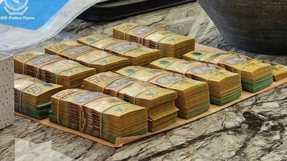 Tịch thu hơn 7 tỷ tiền mặt, 9 siêu xe cùng hơn 500 món đồ giả của 2 TikToker nổi tiếng - ảnh 3